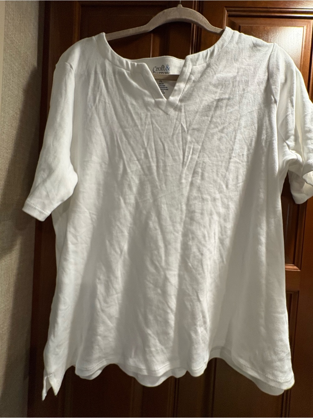 croft & barrow White Short Sleeve V-Notch Women's Top